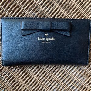 Kate Spade North Court Bow Stacy leather wallet.